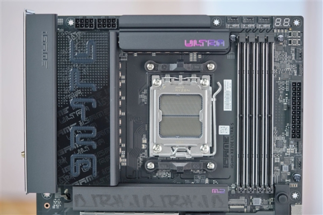 锐龙9000新搭档!七彩虹iGame X870E ULTRAS主板图赏
