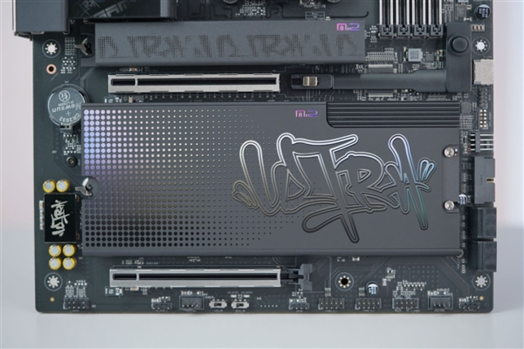 锐龙9000新搭档!七彩虹iGame X870E ULTRAS主板图赏