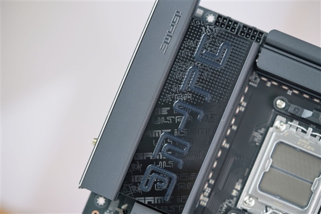 锐龙9000新搭档!七彩虹iGame X870E ULTRAS主板图赏