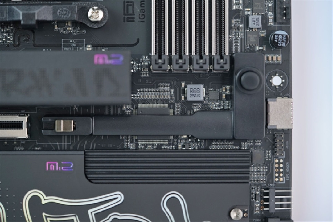 锐龙9000新搭档!七彩虹iGame X870E ULTRAS主板图赏