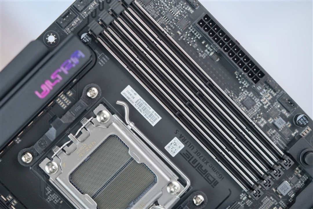 锐龙9000新搭档!七彩虹iGame X870E ULTRAS主板图赏