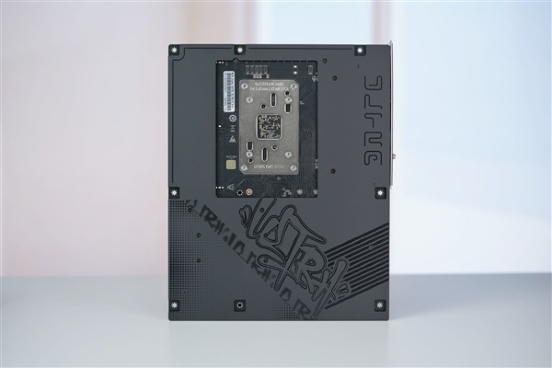 锐龙9000新搭档!七彩虹iGame X870E ULTRAS主板图赏