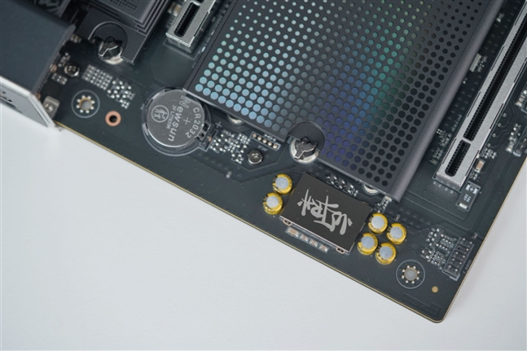 锐龙9000新搭档!七彩虹iGame X870E ULTRAS主板图赏