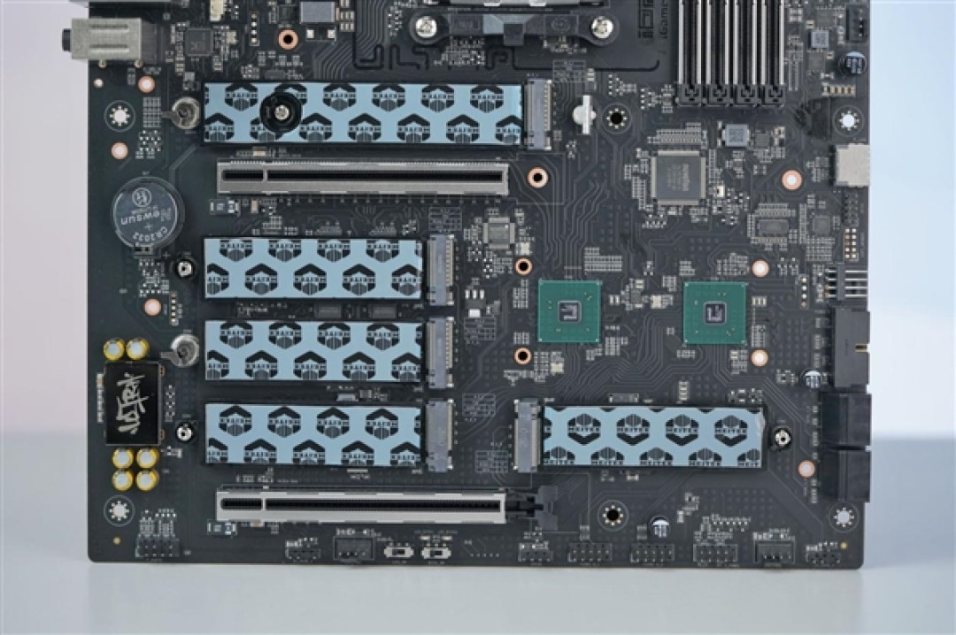 锐龙9000新搭档!七彩虹iGame X870E ULTRAS主板图赏