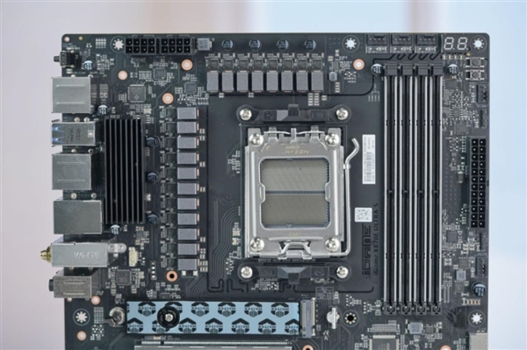 锐龙9000新搭档!七彩虹iGame X870E ULTRAS主板图赏