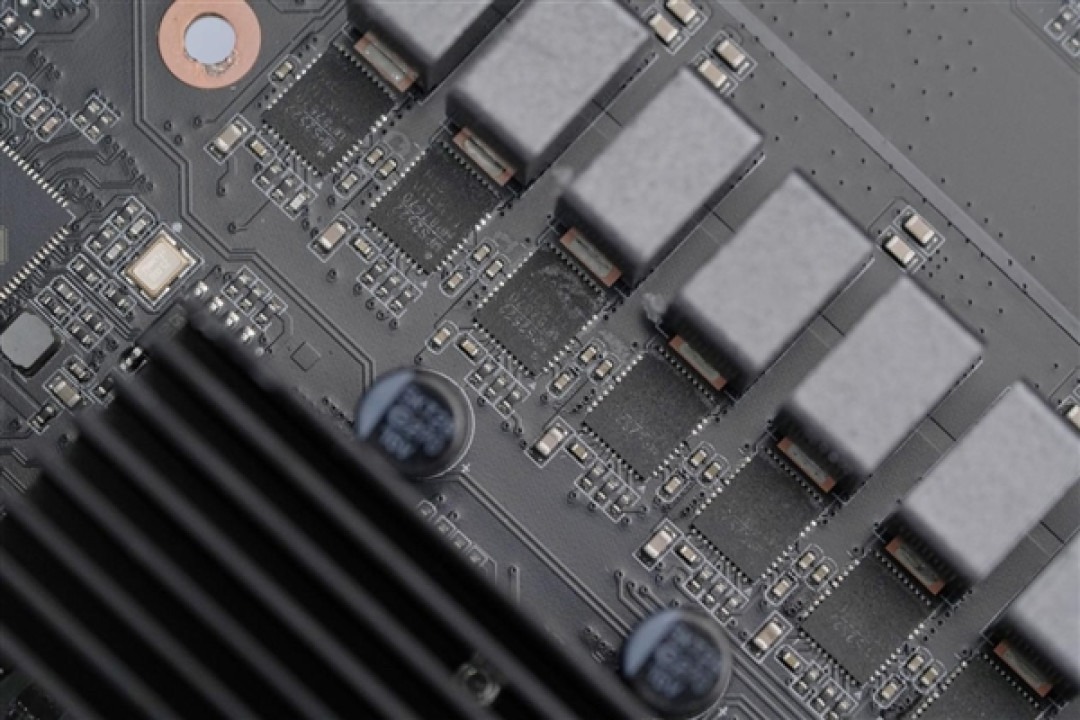 锐龙9000新搭档!七彩虹iGame X870E ULTRAS主板图赏