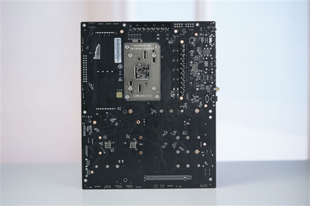 锐龙9000新搭档!七彩虹iGame X870E ULTRAS主板图赏