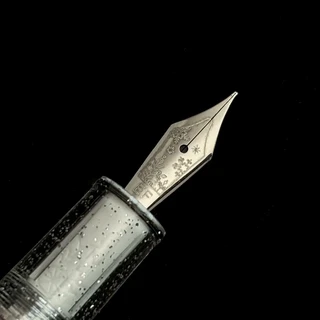 年轻人又爱上钢笔了：小众文具如何演变为社交新货币？