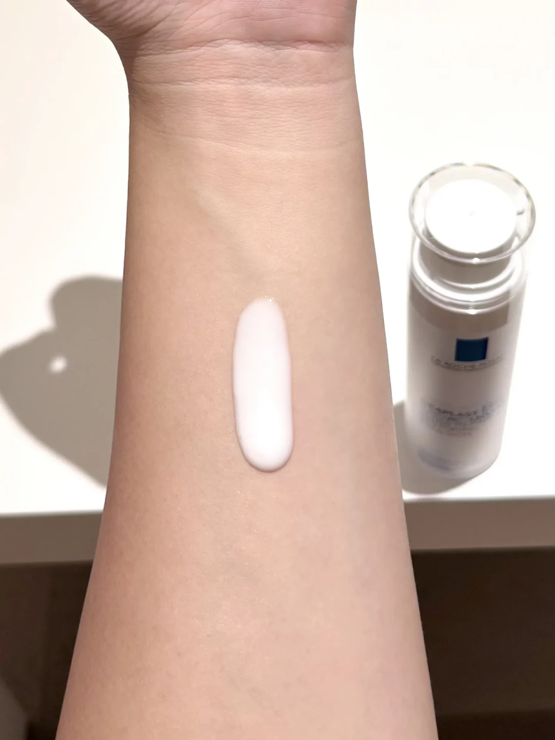 理肤泉把一瓶乳液讲成