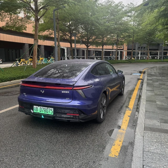 行业为一根门把手交427万辆学费，极越车主连贴标的人都没了