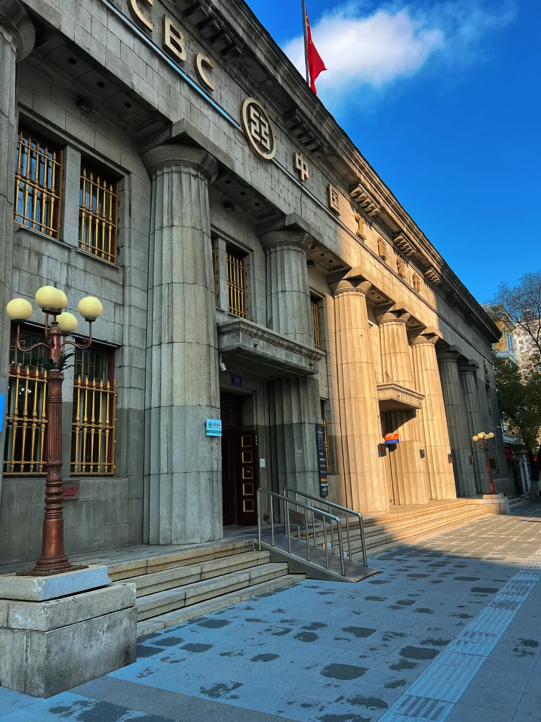 一周3次易主的A股一哥:工行绿盘里抢回来,但不代表它变强了