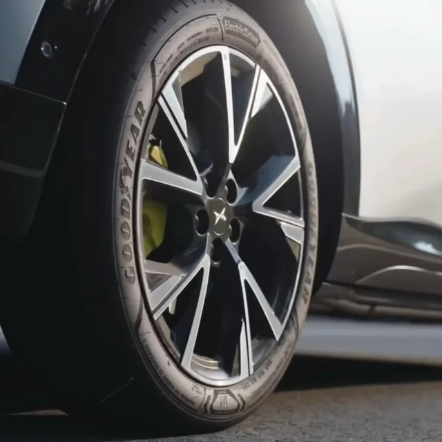 定金交了才发现：小鹏的新车，不带家充桩
