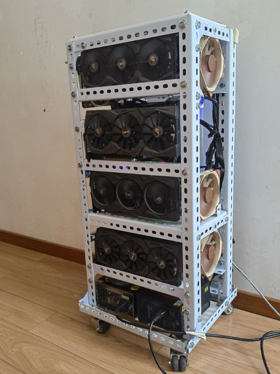 显卡住进客厅之前:跑 24/7 大模型家机的电源账,和游戏装机根本不是一本账