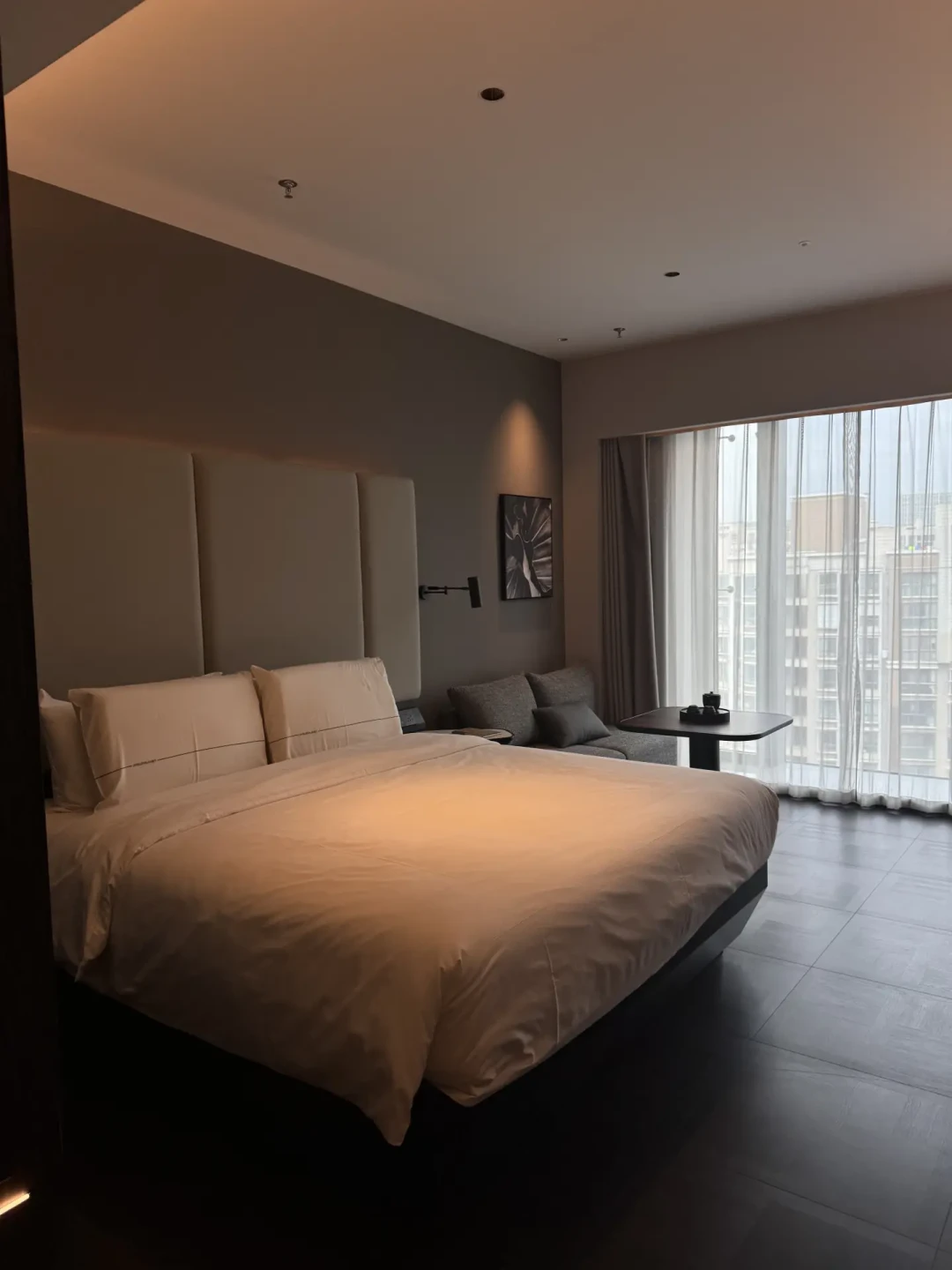开一家亚朵要先摆1800万：对完刷屏的造价帖、业主评论区对数和同店RevPAR，这本「业主账」我一次摆清