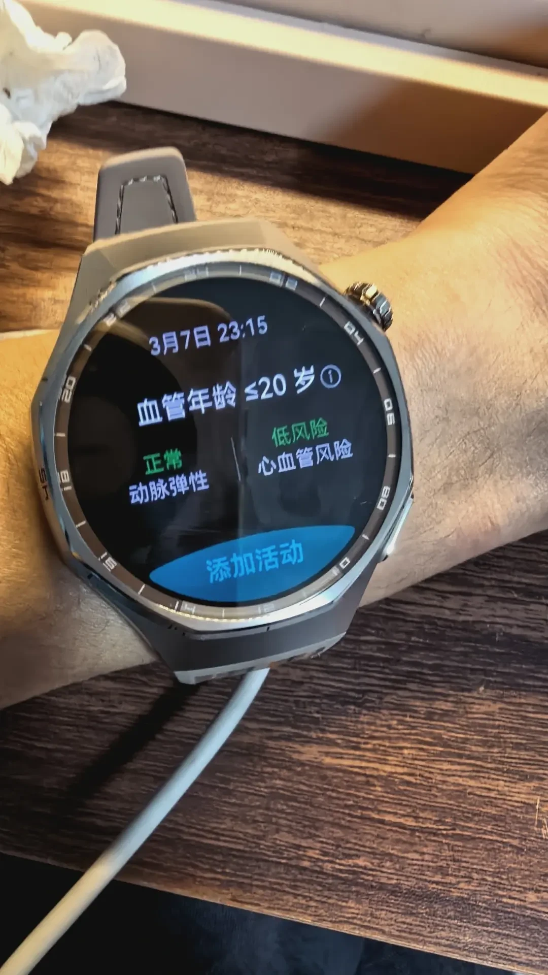 续航标21天、运动标100多种：宣传页的数字，和手腕上的落差