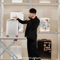 限定色暮土棕曜蓝色到店，樊振东同款上镜 | RIMOWA日默瓦 10.19日报
