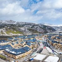 国家官宣"跟着电影去运动"：影院看球、观影买体彩，新手先别急着囤装备