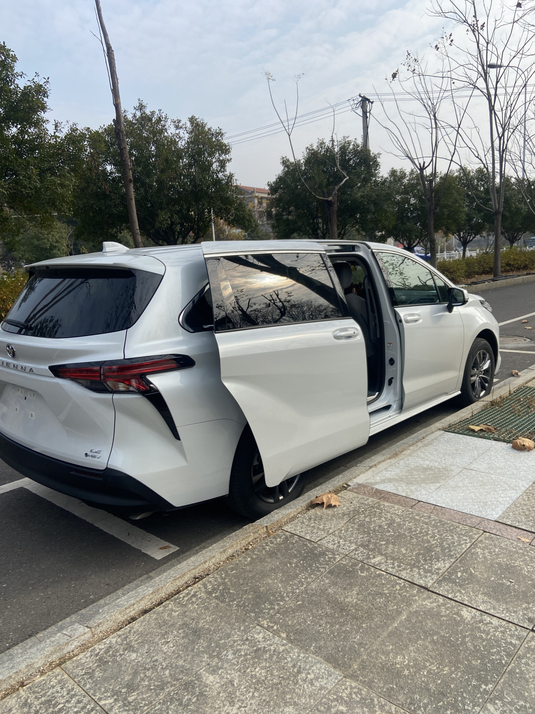 27.58万的高山8 HEV开启预订：给「不充电的人」做的MPV，难打的不是赛那，是自家那台插混