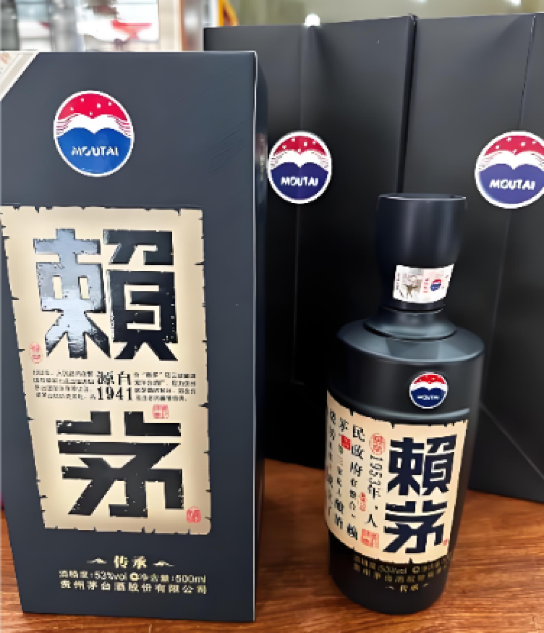 赖茅传承瓶身与外盒