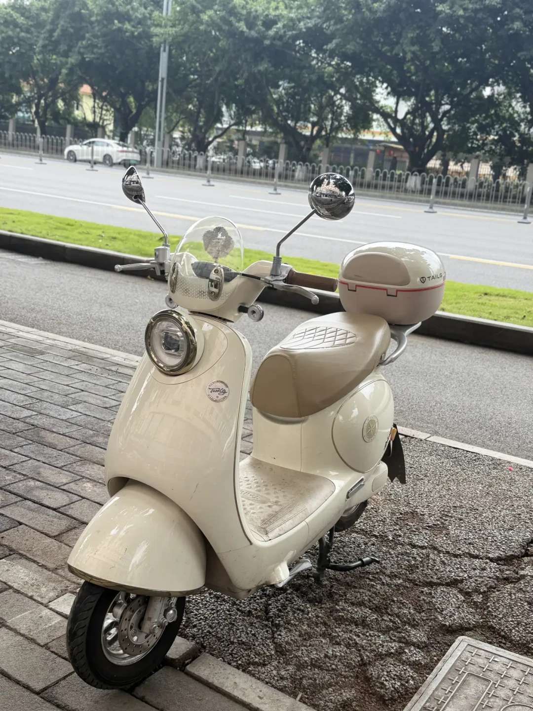 台铃复古萌车门店打堆促销：同一台雅典晒出8个价、断货巴黎被喊6000，双11交钱前先看清你要的是电自还是电摩