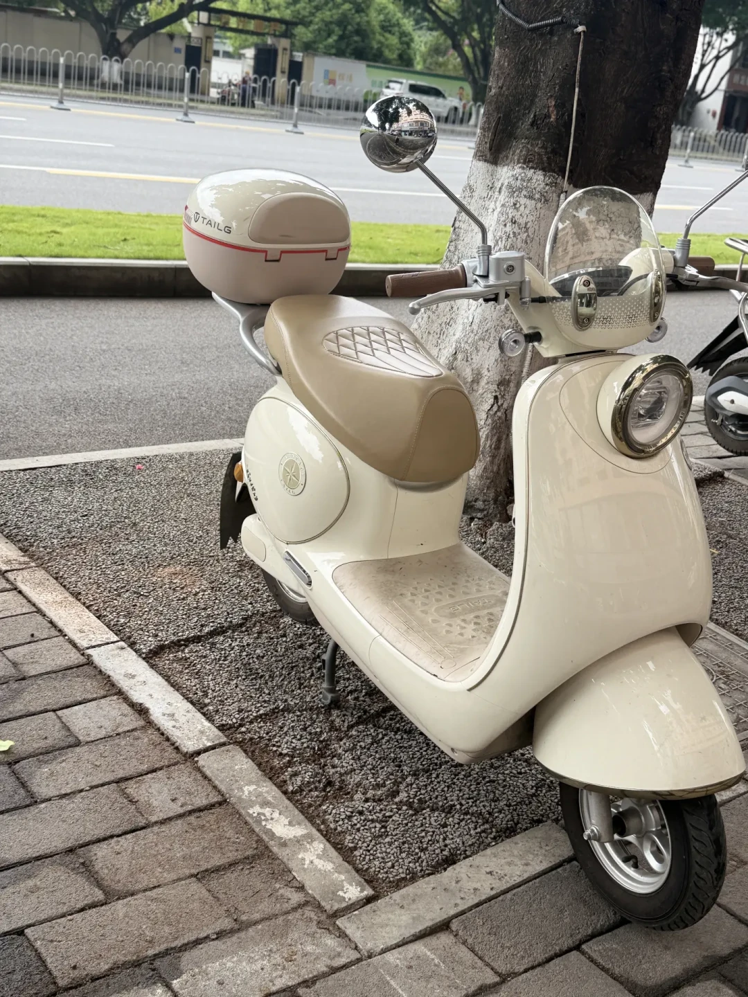 台铃复古萌车门店打堆促销：同一台雅典晒出8个价、断货巴黎被喊6000，双11交钱前先看清你要的是电自还是电摩