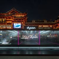 戴森快闪开到成都春熙路，CameraJet牙刷入选《时代》年度最佳发明 | Dyson 10.20日报