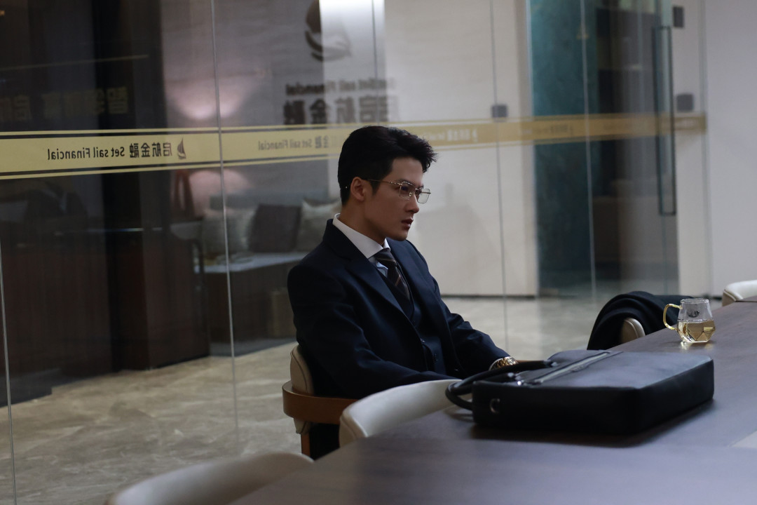30亿男主掉提、撤档2天的片提名影帝:今年金鸡改了规则,看懂这3笔账再开骂