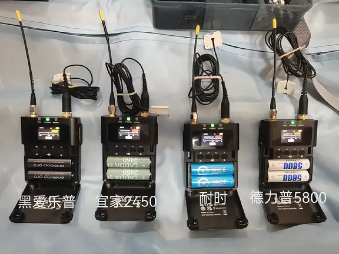 无线话筒电池仓实录:碱性漏液、1.5V锂电断供、镍氢满电也闪红灯,跟拍的人和老师们双11该怎么补仓