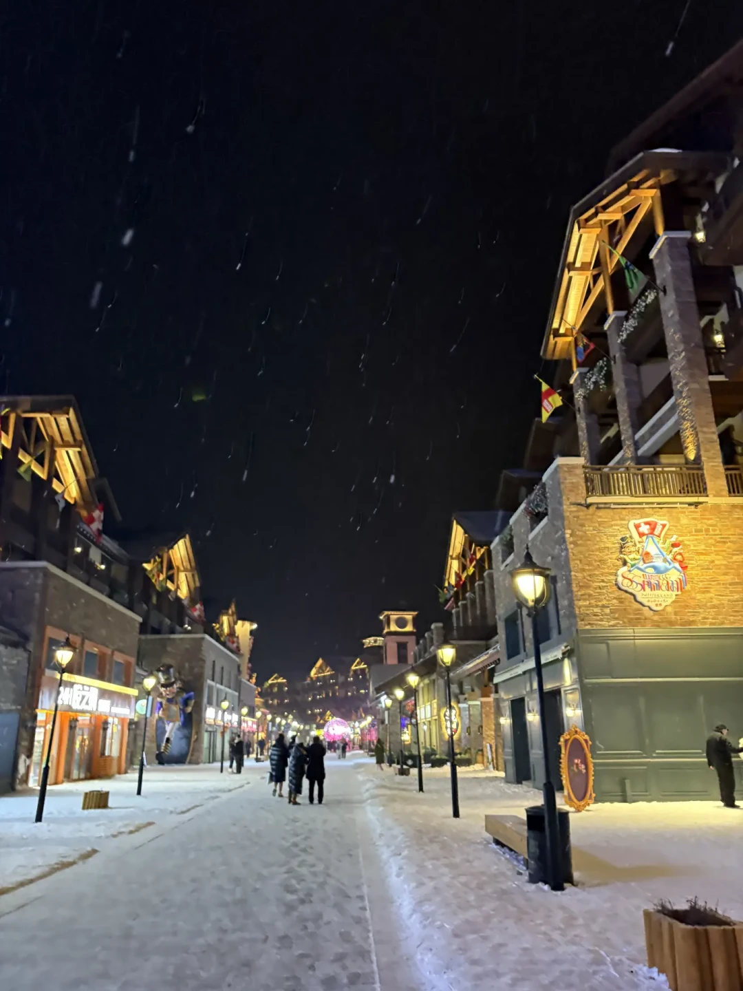 离开板还有一个月,转让帖先刷屏了:雪季早鸟住滑我拆成三本账——差价是真的,悄悄收回差价的条款也是