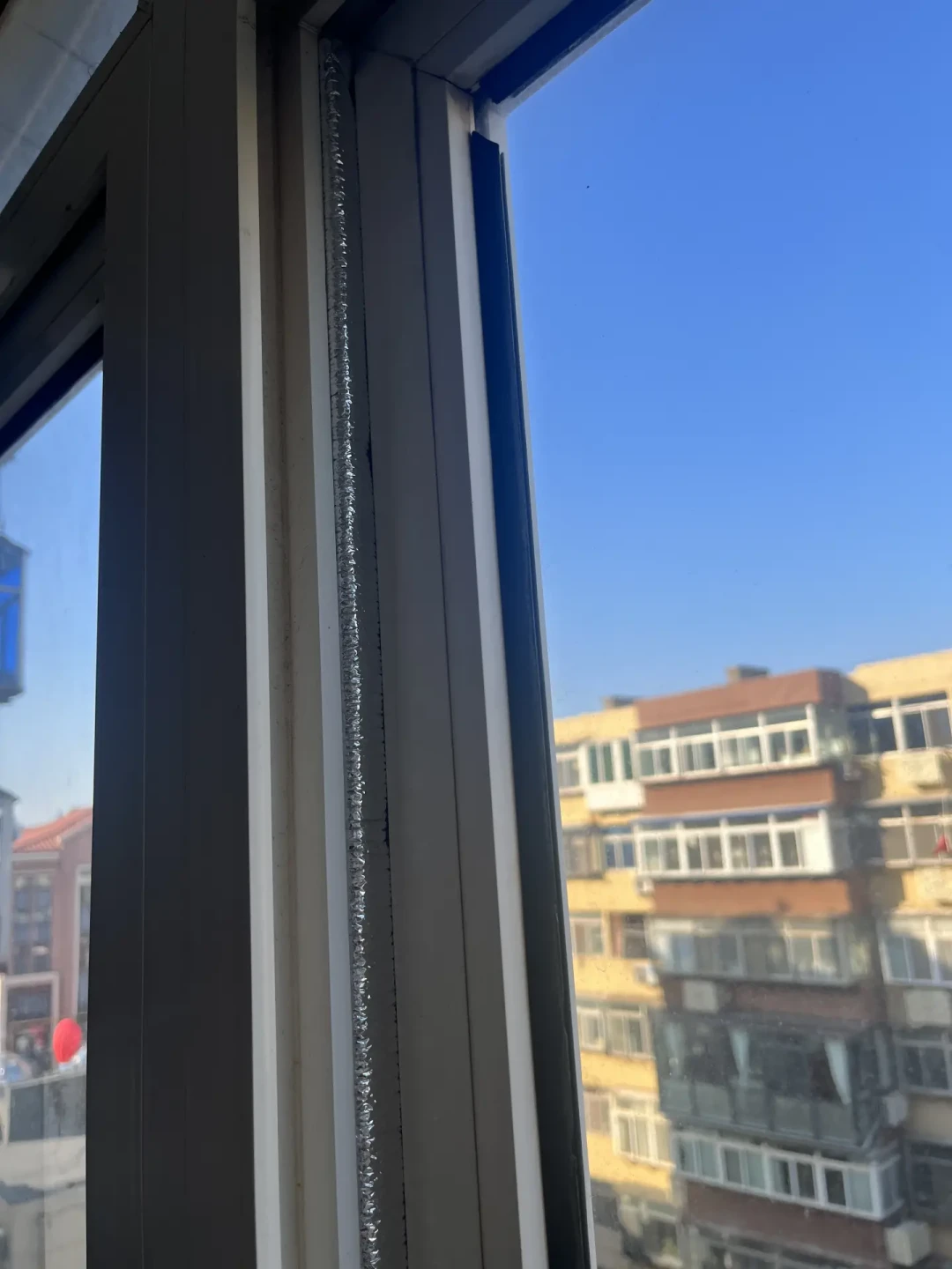 窗户漏风别先买密封条!拿纸条找出风从哪进,贴什么完全不一样
