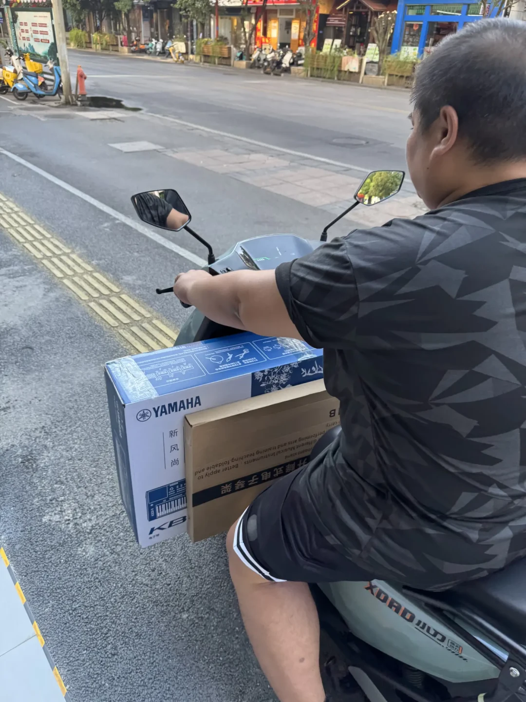 「3499官宣的新款」撞上「清仓换旧的旧款」:电子琴速成党,今晚8点闸门前,先把品类、手感、价梯这三本账对完