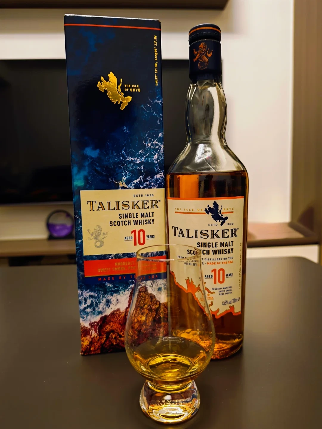 泰斯卡10年瓶盒与品鉴杯