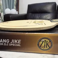 25元一课热搜后，乒乓新手装备的实话：20块的雷神和上千的樊A，都不该是孩子第一拍