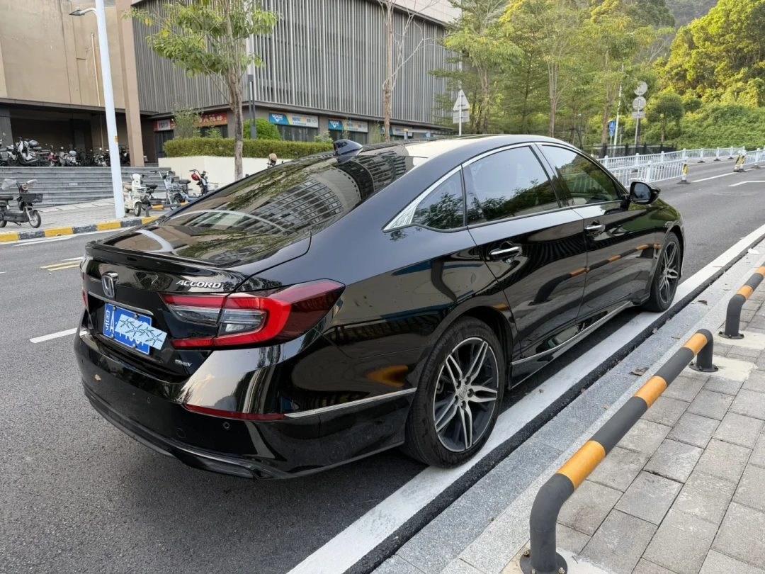 本田9月销量腰斩、雅阁裸车压到12万:想抄底的人,先对完这三笔账