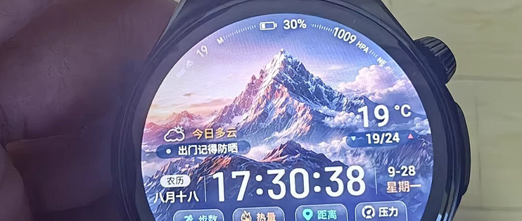 佩戴不错，很满意哦！日常戴它再也不用频繁找充电器