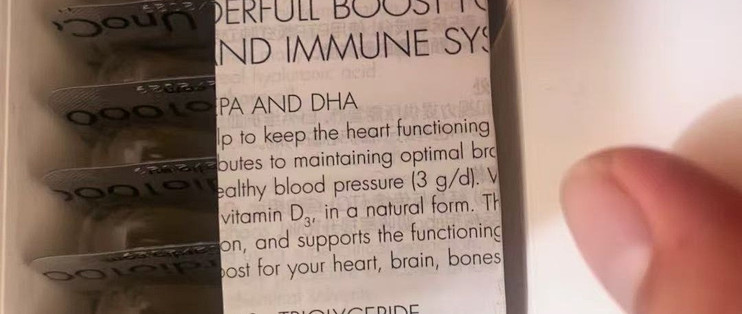 WHC小金蛋鱼油开盒第一印象迷你胶囊好吞服
