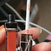 氛围感红茶玻璃唇｜NARS 水光幻彩唇蜜阿拉贡
