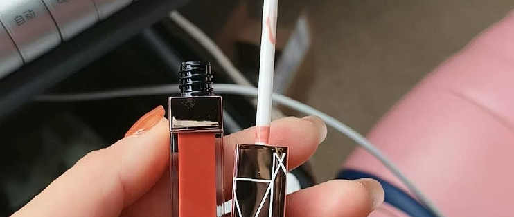 氛围感红茶玻璃唇｜NARS 水光幻彩唇蜜阿拉贡