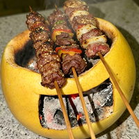 实测柚子皮烤肉:聚热是巧思,离炭火太近是陷阱
