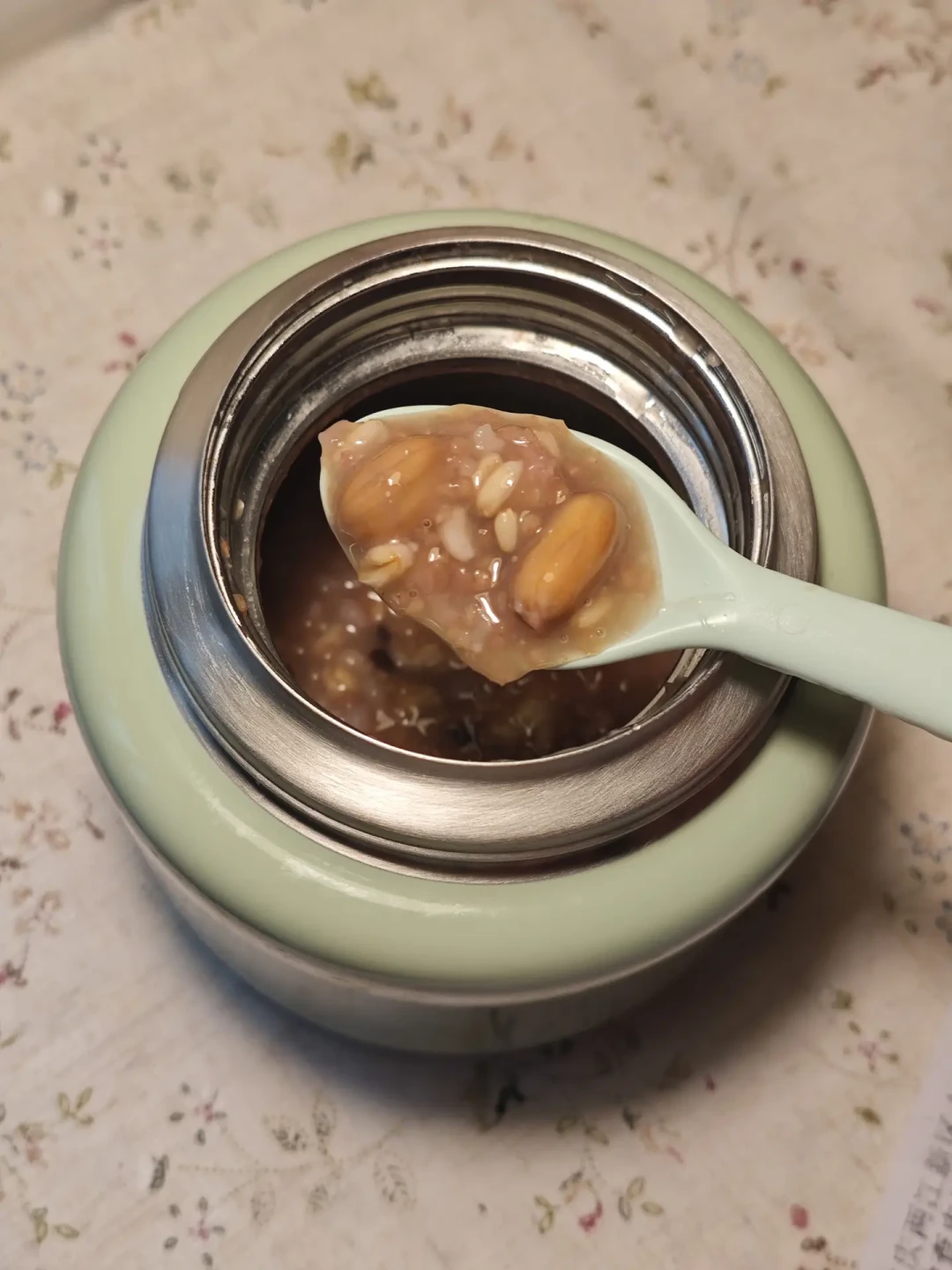 有人嫌焖烧壶保温不行,有人拿它当保温饭盒:差别不全是运气