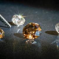 毛坯跌了32%、周大生打到4折：双11买钻石，先分清三个价