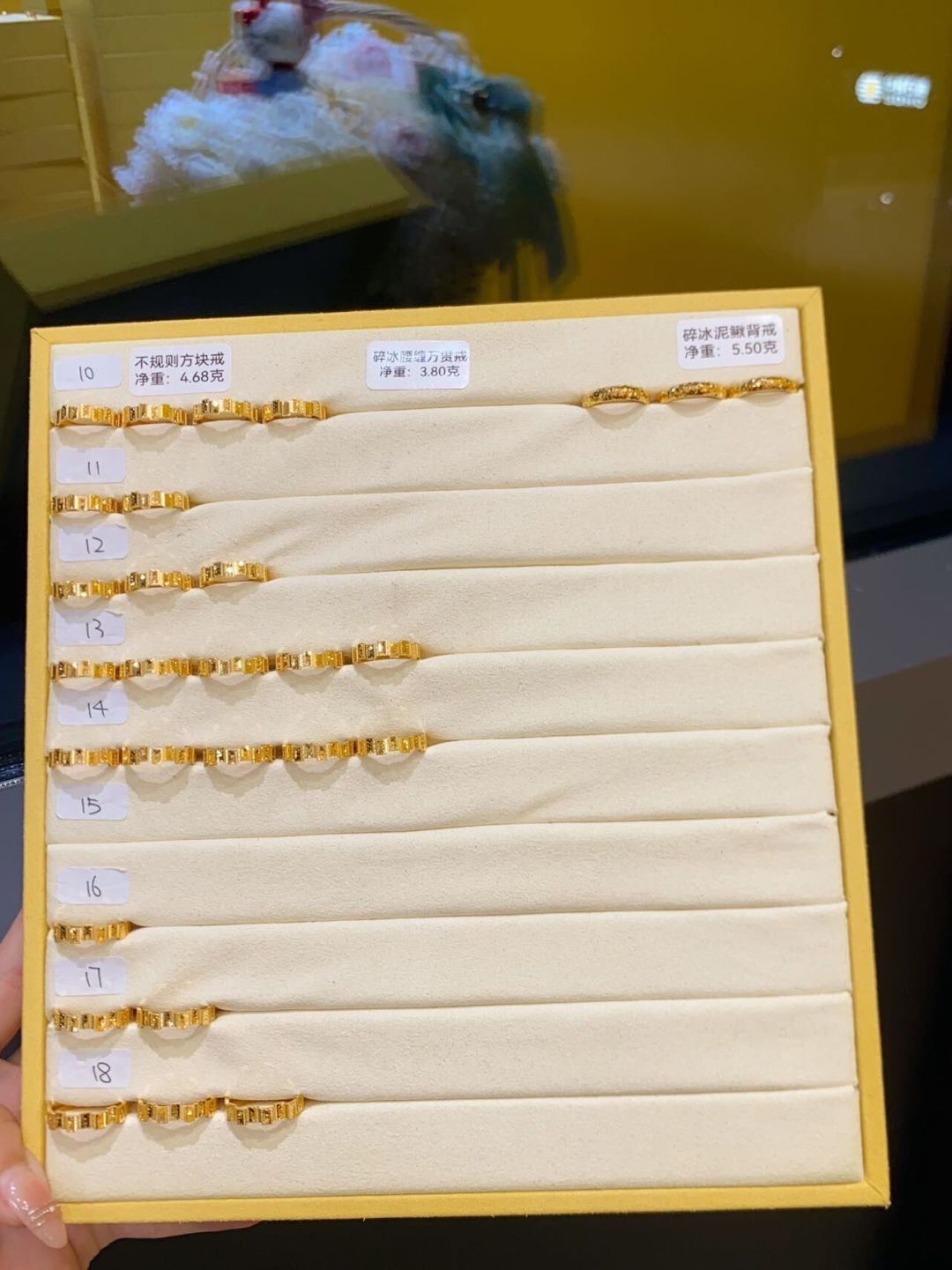 「伦敦金又失守4150」撞上「柜台还挂着1250」:双11买金对账党,今晚8点闸门前,先把价梯、券账、工费这三本账对完