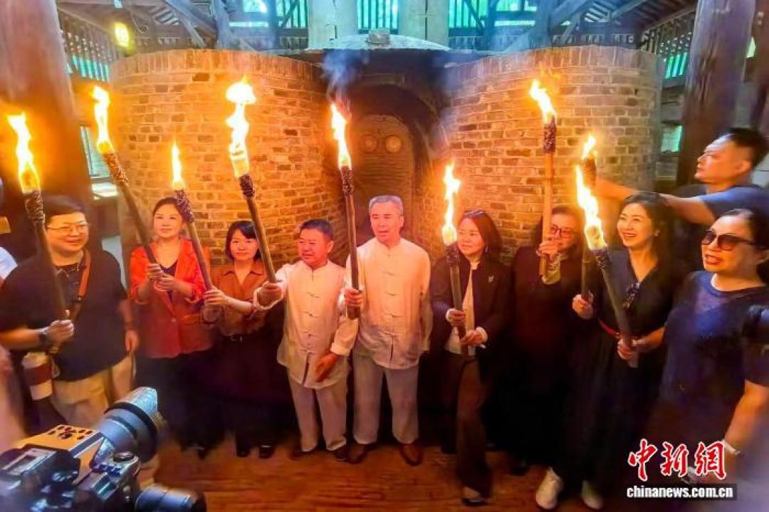 「600元能买个“非遗传承人”头衔」撞上「“制茶大师”称号集体撤销」:双11非遗对账党,今晚20点开闸前,先把头衔、师承、价这三本账对完