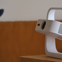 观影、玩游戏、投氛围墙：我的居家放松搭子 GlowBox 小光盒R1