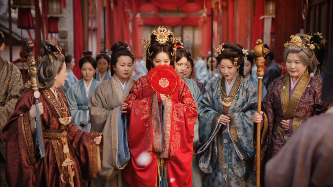 《嫁金钗》爆10000热度登顶：先别上头，这30集剧有3个真相