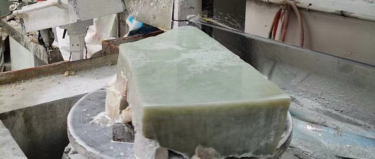 买翡翠怎么挑店？逛了十几家店，我总结出3个问题