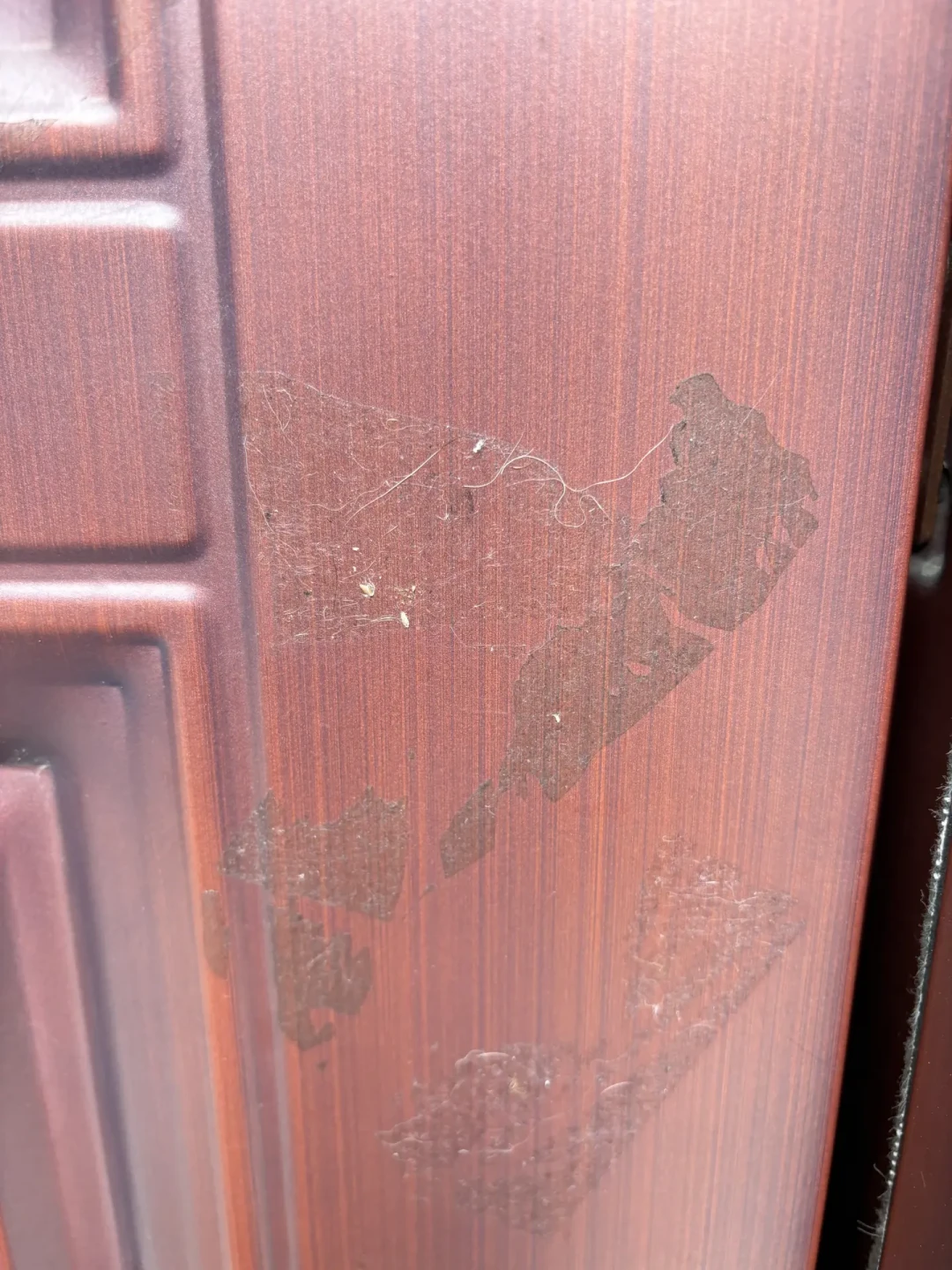 风油精能除胶,但有人把杯子图案也擦掉了:先看清材质再动手