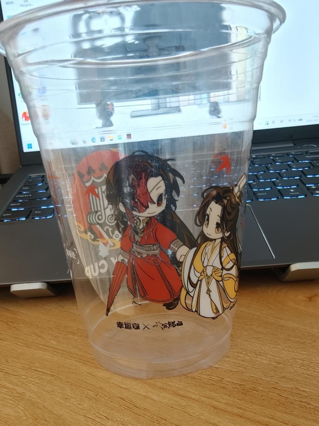 风油精能除胶,但有人把杯子图案也擦掉了:先看清材质再动手