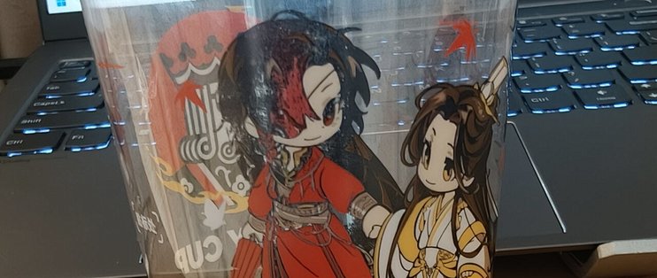 风油精能除胶，但有人把杯子图案也擦掉了：先看清材质再动手