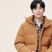 雪中飞新版男款 H 版型连帽高充绒羽绒服,打工人冬日优选